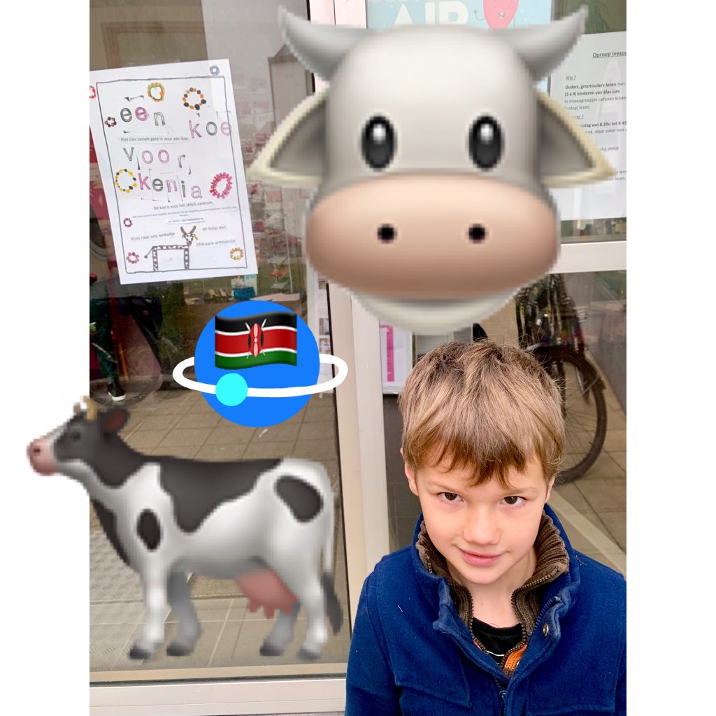Mats in school voor de affiche van hun actie "een koe voor Kenia"